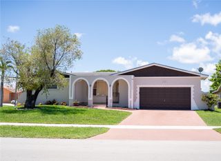 20200 SW 90th Ave Rd, Cutler Bay, FL 33189