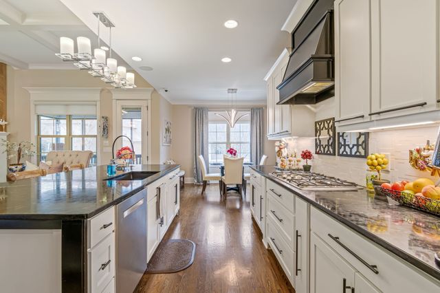 8007 June Apple Ln, Spring Hill, TN 37174