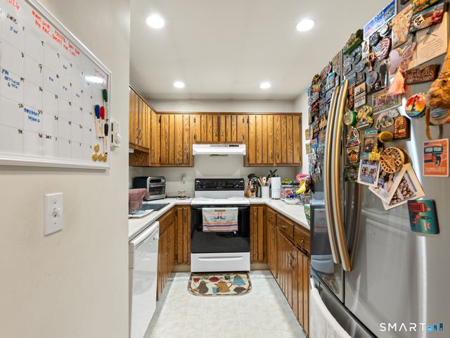 1 Fairfield Avenue 3, Danbury, CT 06810