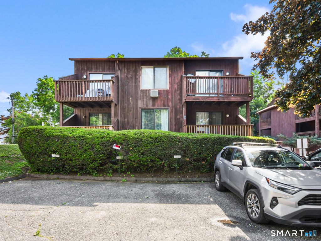 1 Fairfield Avenue 3, Danbury, CT 06810