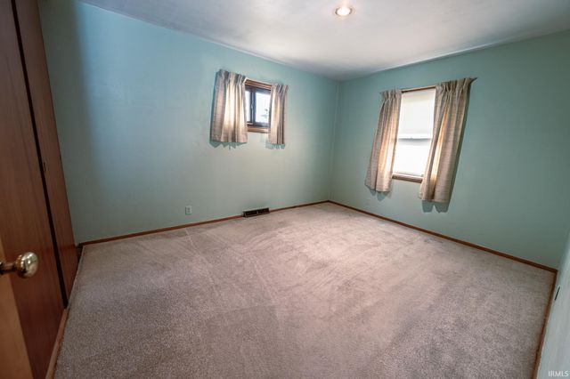 1321 Canterbury Drive, South Bend, IN 46628