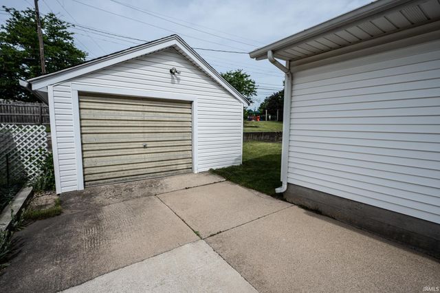 1321 Canterbury Drive, South Bend, IN 46628
