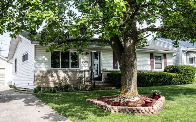1321 Canterbury Drive, South Bend, IN 46628