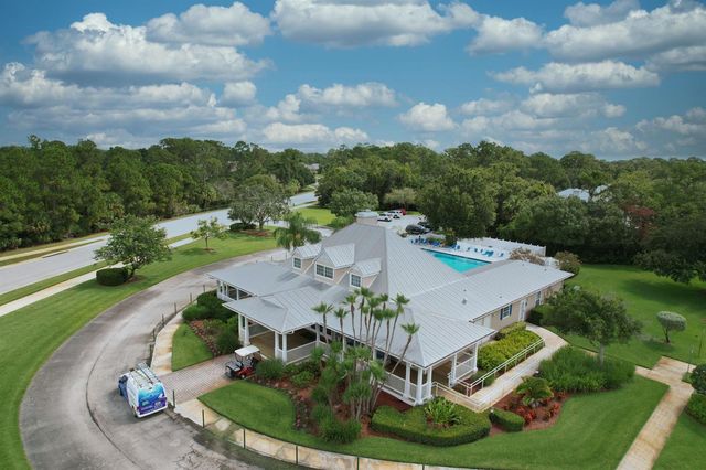 656 NE Waters Edge Lane, Port St. Lucie, FL 34983