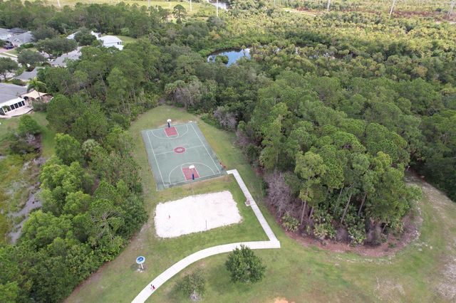 656 NE Waters Edge Lane, Port St. Lucie, FL 34983