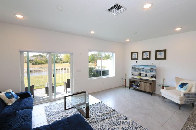 656 NE Waters Edge Lane, Port St. Lucie, FL 34983