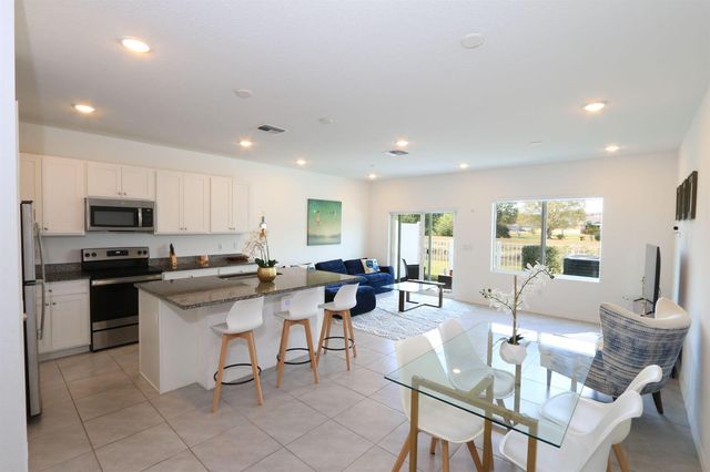 656 NE Waters Edge Lane, Port St. Lucie, FL 34983