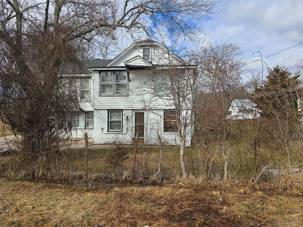 171 Forest Road E, Mastic Beach, NY 11951