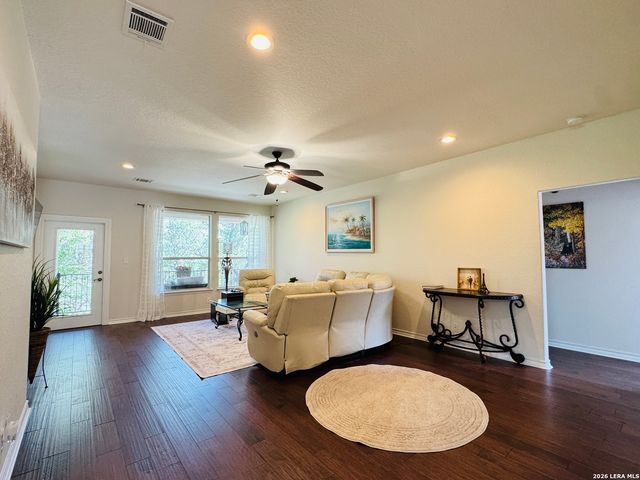 1 BELCOURT PL, San Antonio, TX 78257