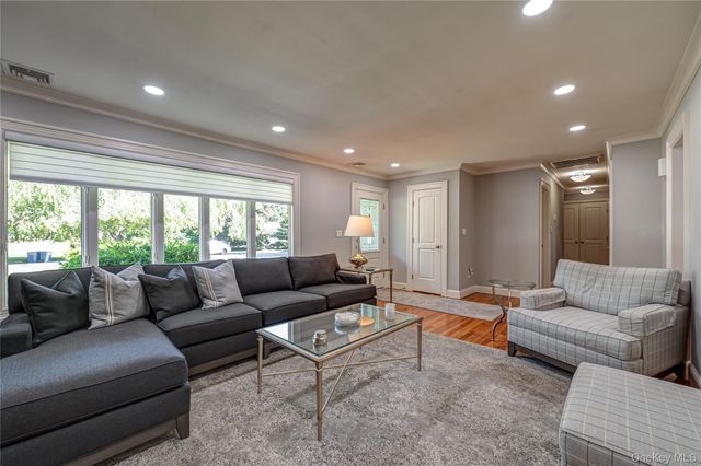 1130 5th Avenue, East Northport, NY 11731