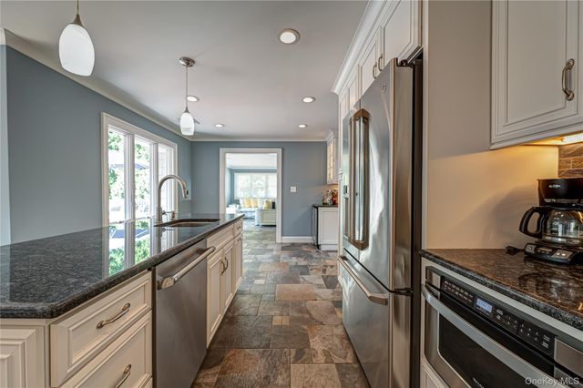 1130 5th Avenue, East Northport, NY 11731