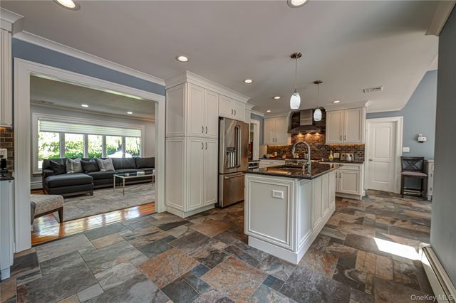 1130 5th Avenue, East Northport, NY 11731