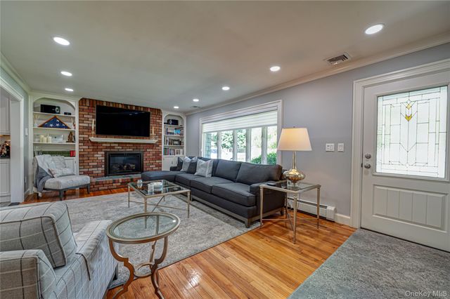 1130 5th Avenue, East Northport, NY 11731