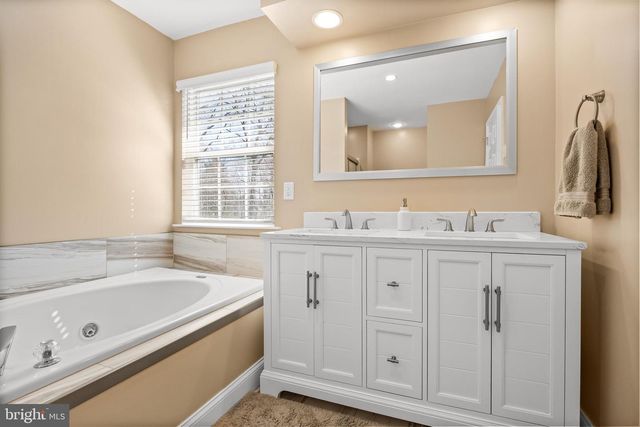 68 STEEPLECHASE BLVD, Burlington, NJ 08016