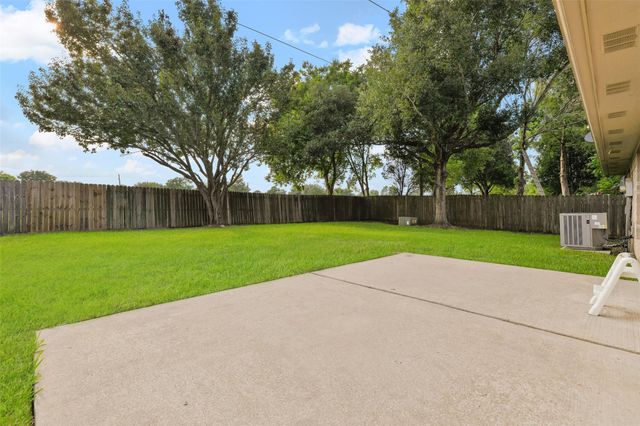 16010 Cedar Gully Drive, Friendswood, TX 77546