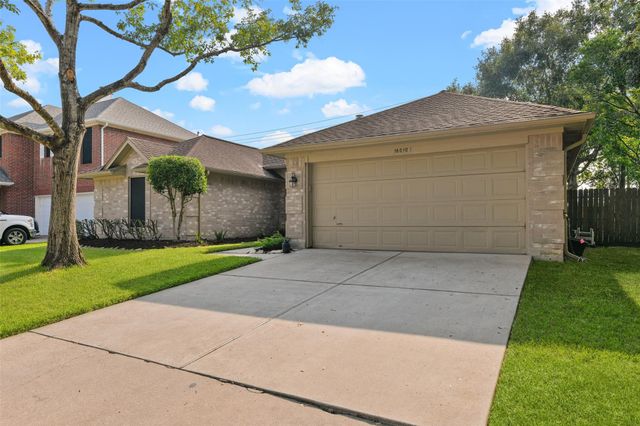 16010 Cedar Gully Drive, Friendswood, TX 77546