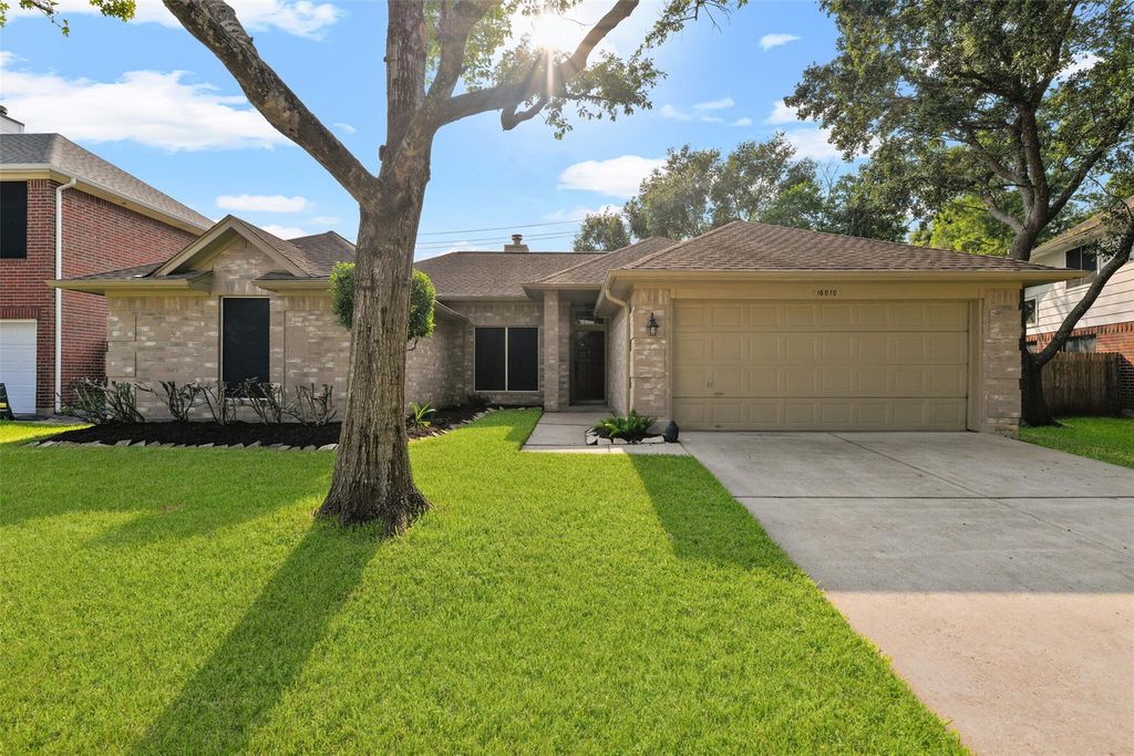16010 Cedar Gully Drive, Friendswood, TX 77546