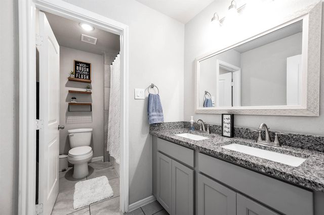 2015 Avenue H, Danbury, TX 77534