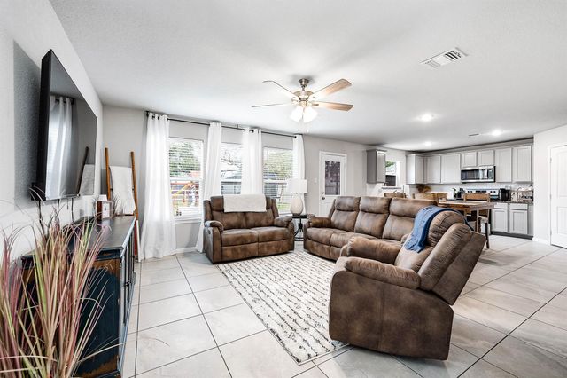 2015 Avenue H, Danbury, TX 77534