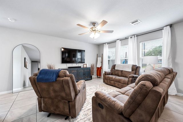 2015 Avenue H, Danbury, TX 77534