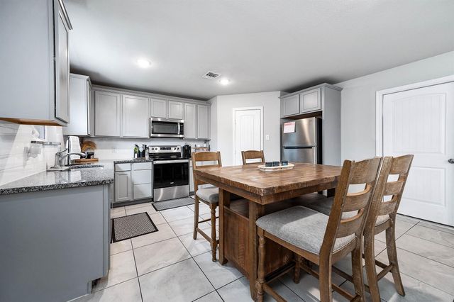 2015 Avenue H, Danbury, TX 77534