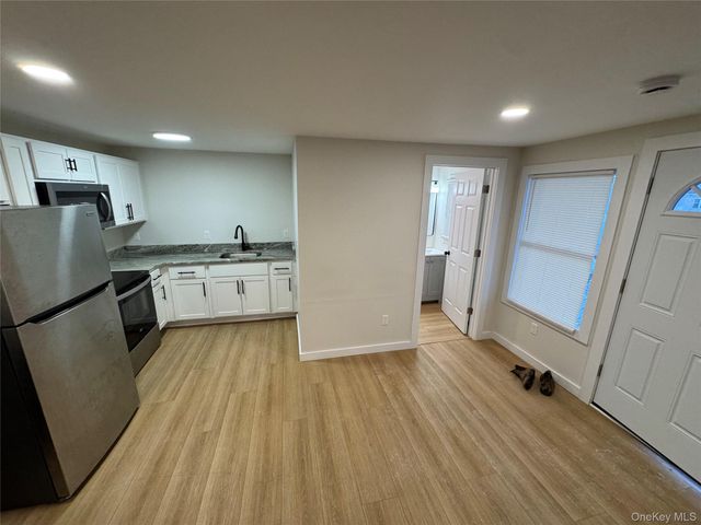 98 E Market Street A8, Hyde Park, NY 12538
