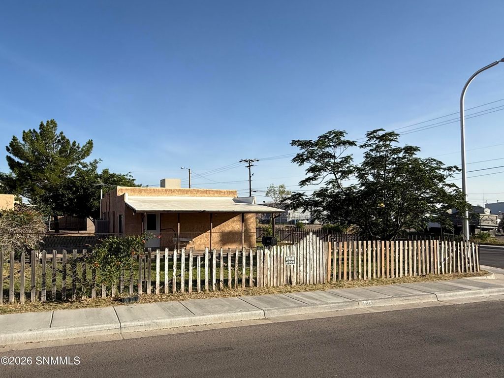 1219 McFie Avenue, Las Cruces, NM 88005
