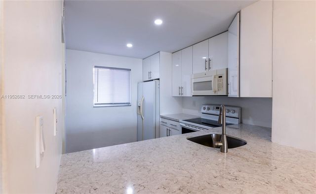 19701 SW 114th Ave 364, Miami, FL 33157