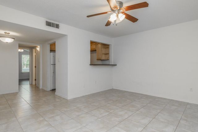 600 19th Street 9, Galveston, TX 77550