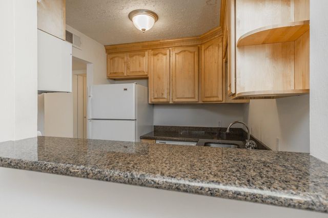 600 19th Street 9, Galveston, TX 77550