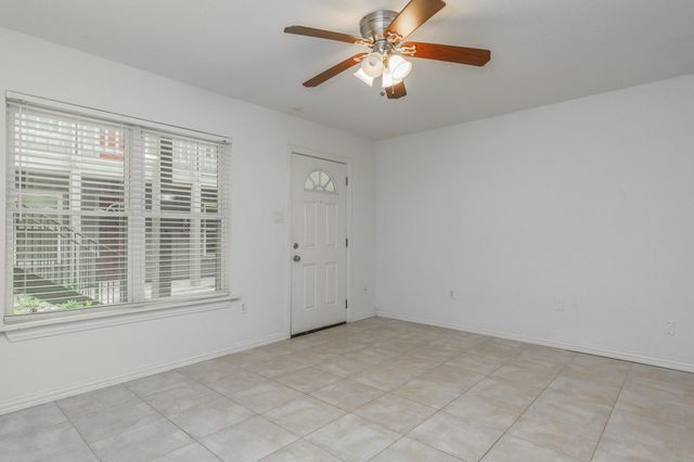 600 19th Street 9, Galveston, TX 77550