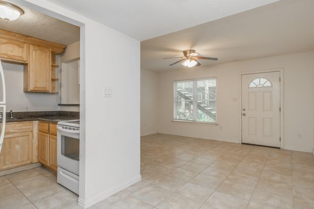 600 19th Street 9, Galveston, TX 77550