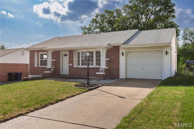 7413 Ray Avenue, St Louis, MO 63116