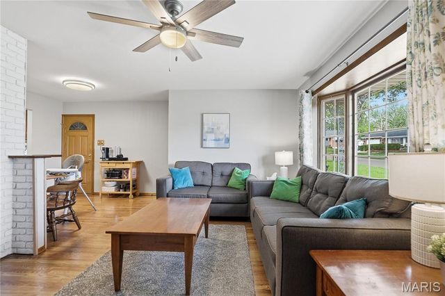 7413 Ray Avenue, St Louis, MO 63116