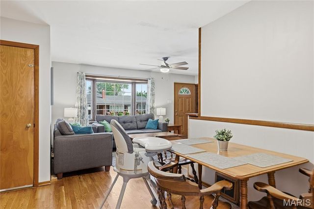 7413 Ray Avenue, St Louis, MO 63116