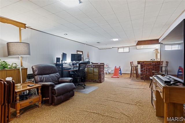 7413 Ray Avenue, St Louis, MO 63116