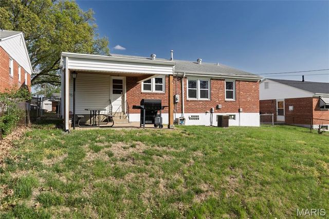 7413 Ray Avenue, St Louis, MO 63116