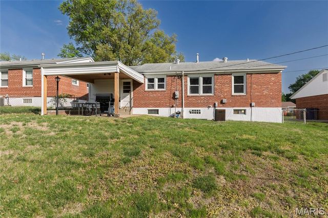7413 Ray Avenue, St Louis, MO 63116
