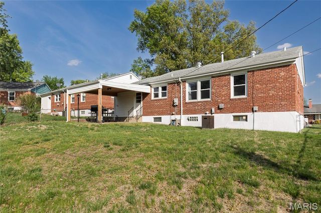7413 Ray Avenue, St Louis, MO 63116