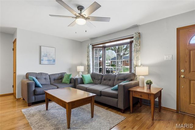7413 Ray Avenue, St Louis, MO 63116
