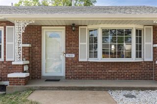 7413 Ray Avenue, St Louis, MO 63116