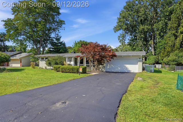 2644 Saint Joseph, West Bloomfield, MI 48324
