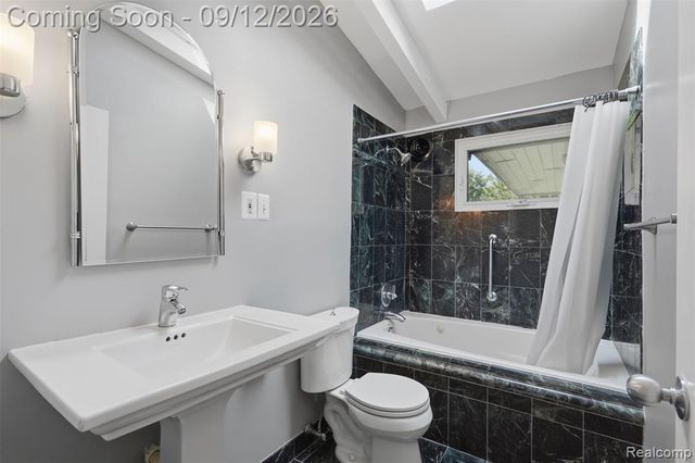 2644 Saint Joseph, West Bloomfield, MI 48324