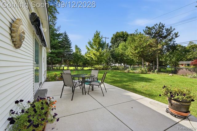 2644 Saint Joseph, West Bloomfield, MI 48324