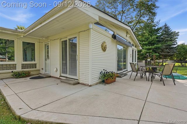 2644 Saint Joseph, West Bloomfield, MI 48324
