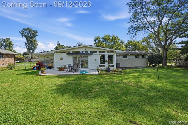 2644 Saint Joseph, West Bloomfield, MI 48324