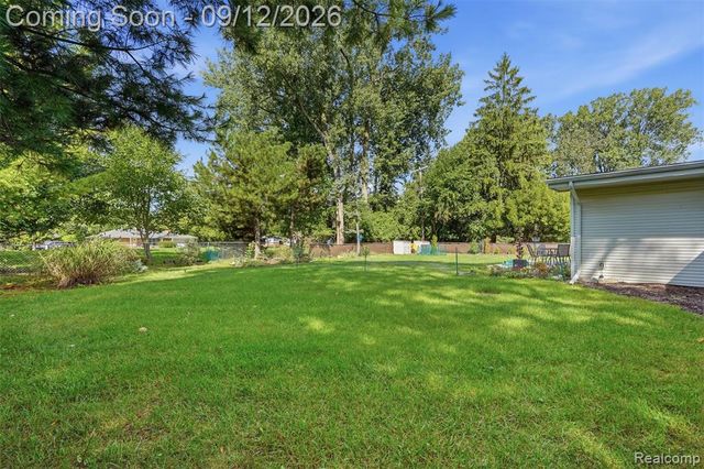 2644 Saint Joseph, West Bloomfield, MI 48324