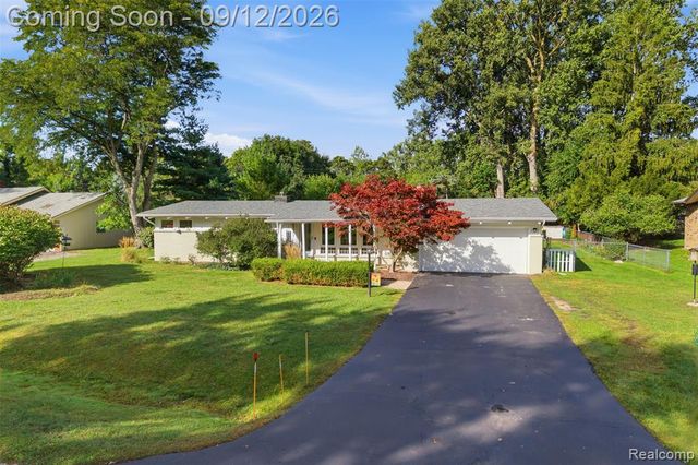 2644 Saint Joseph, West Bloomfield, MI 48324