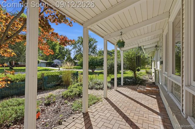 2644 Saint Joseph, West Bloomfield, MI 48324