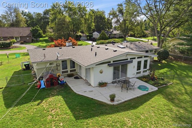 2644 Saint Joseph, West Bloomfield, MI 48324